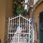 Deppy\'S Two-Storey House